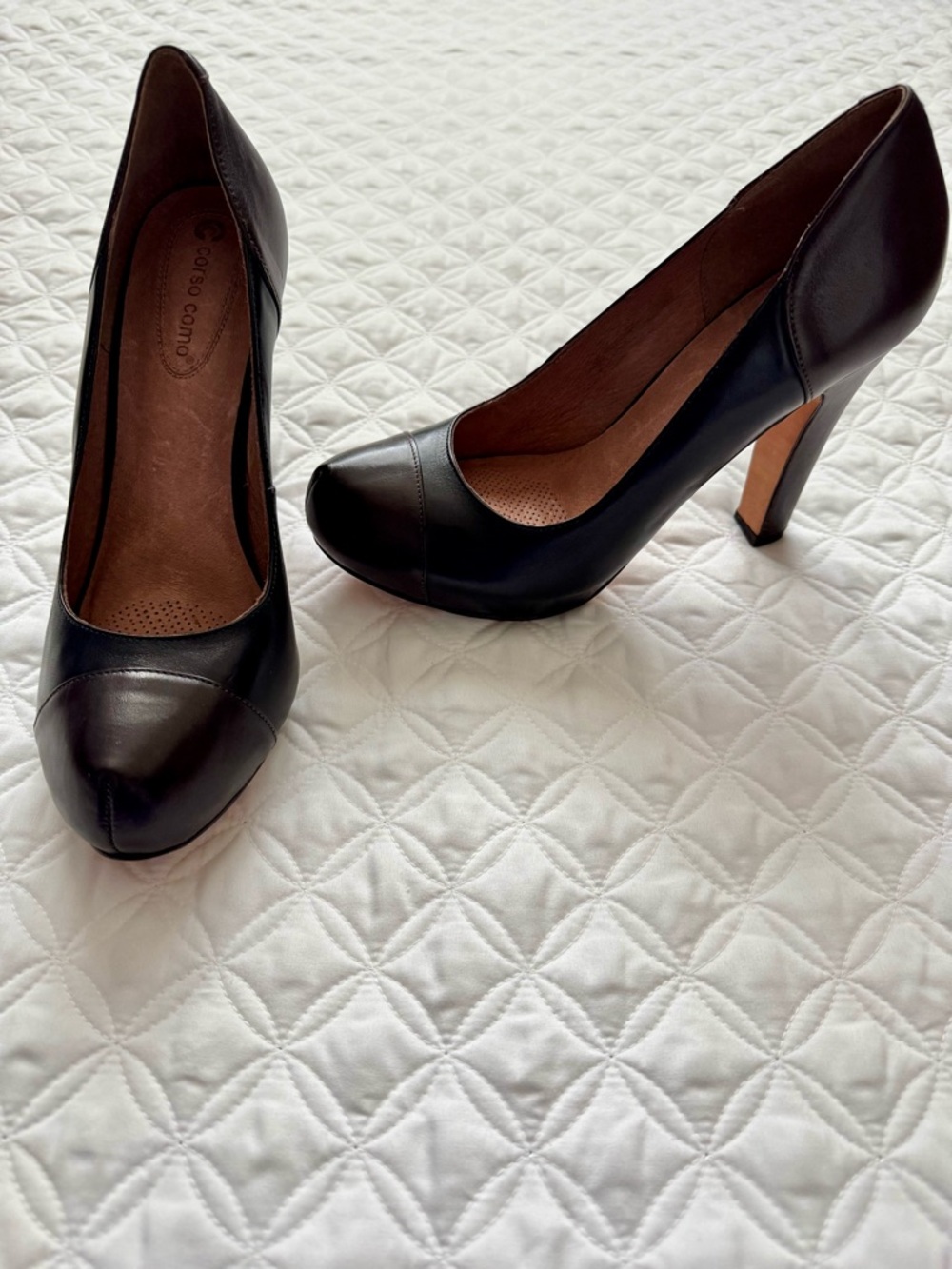 Corso Como Del Pumps Two Tone Black Brown Leather Round Cap Toe Heels Sz 9.5 - Picture 3 of 11
